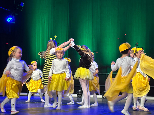 Weihnachtsrevue im Volksbad Jena